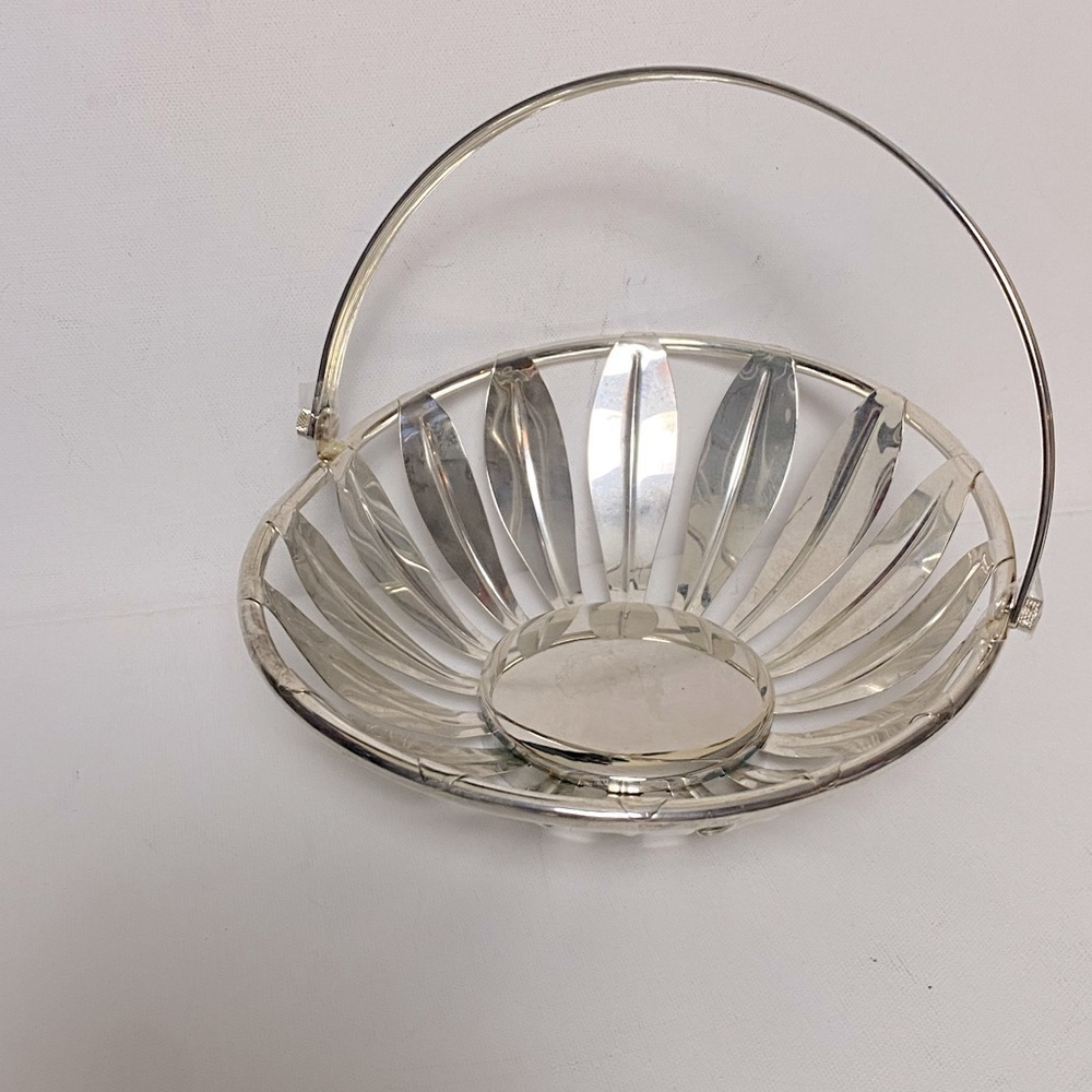 Stunning silver-plated bread basket featuring a collapsible handle